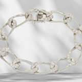 Bracelet: heavy white gold bracelet set with brilliant-cut d… - фото 1