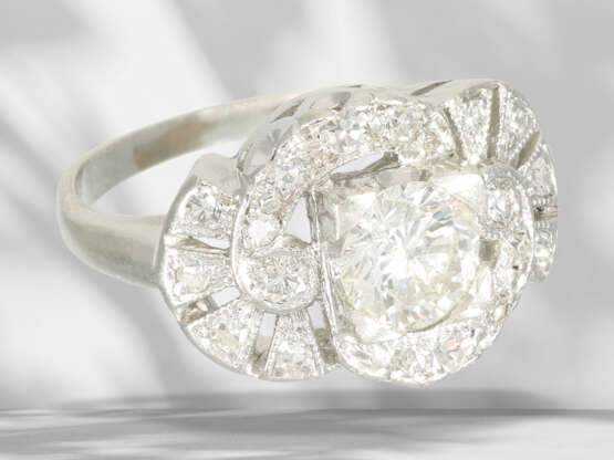 Ring: old brilliant-cut diamond/diamond gold ring in platinu… - фото 2