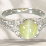 Ring: modern platinum ring with green cat's eye chrysoberyl … - photo 3