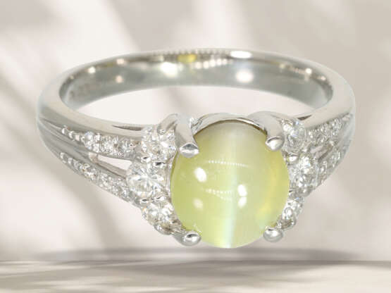 Ring: modern platinum ring with green cat's eye chrysoberyl … - photo 3