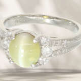 Ring: modern platinum ring with green cat's eye chrysoberyl … - фото 4