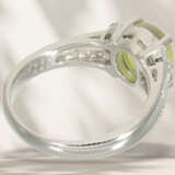Ring: modern platinum ring with green cat's eye chrysoberyl … - фото 5