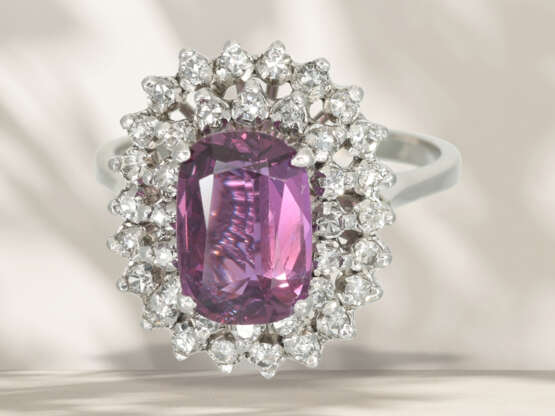 Ring: decorative vintage sapphire/diamond flower ring, beaut… - photo 3