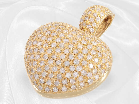 Pendant: luxury diamond pendant "Heart" with approx. 1.6ct d… - photo 3