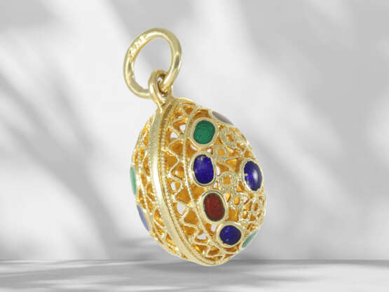 Pendant: fine, filigree gold pendant with enamel decoration… - photo 4