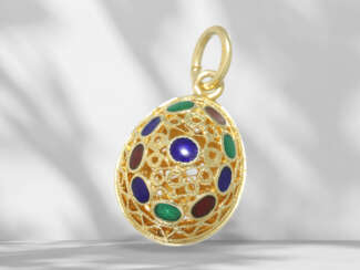 Pendant: fine, filigree gold pendant with enamel decoration…