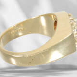 Ring: massiver Brillant-Goldschmiede-Blütenring, ca. 0,9ct B… - Foto 5