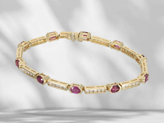 Bracelet: modern ruby/brilliant-cut diamond gold bracelet in… - photo 2