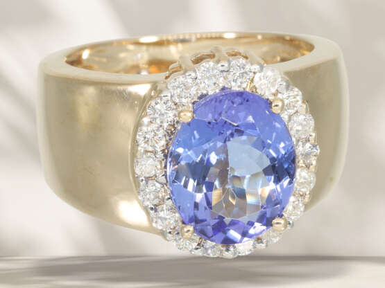 Ring: attractive, wide tanzanite/brilliant-cut diamond gold … - photo 3