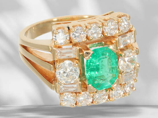 Vintage emerald/brilliant-cut diamond gold ring in 18K gold,… - фото 3