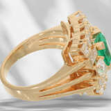 Vintage emerald/brilliant-cut diamond gold ring in 18K gold,… - photo 6