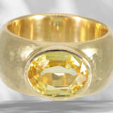 Extremely solidly crafted goldsmith ring with a large yellow… - photo 2