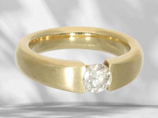 Ring: massiver goldener Brillant-Goldschmiedering in Spannri… - Foto 3