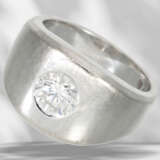 Ring: solid and heavy solitaire brilliant-cut diamond gold r… - photo 1