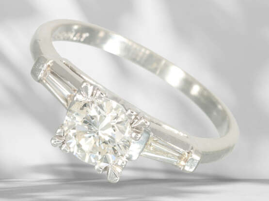 Ring: vintage platinum gold ring with a brilliant-cut diamon… - photo 1