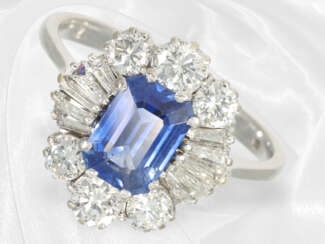 Very beautiful goldsmith's ring with fine gemstone setting, …