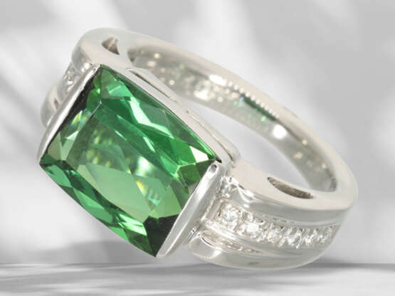 Ring: high-quality, like new platinum ring with tourmaline a… - фото 1