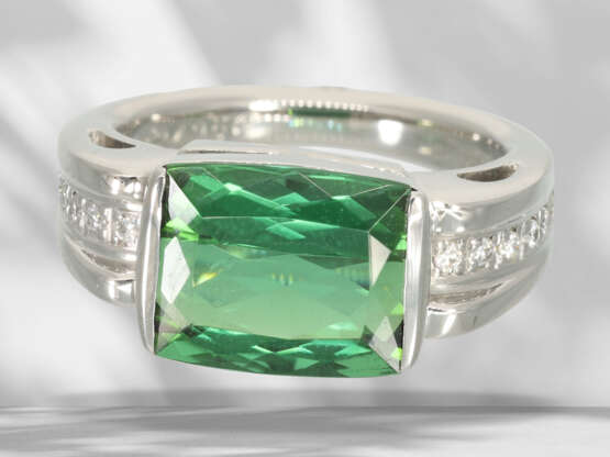Ring: high-quality, like new platinum ring with tourmaline a… - photo 3