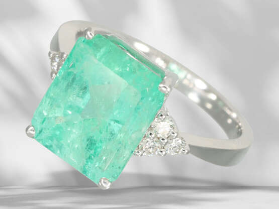 Ring: emerald/brilliant-cut diamond gold ring, large emerald… - фото 1