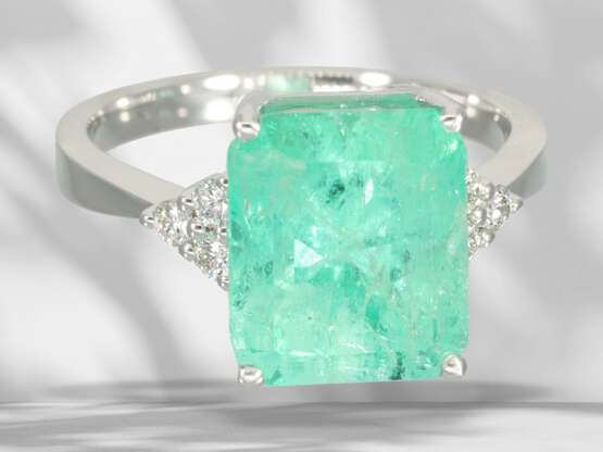 Ring: emerald/brilliant-cut diamond gold ring, large emerald… - фото 2
