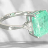 Ring: emerald/brilliant-cut diamond gold ring, large emerald… - photo 4