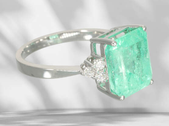 Ring: emerald/brilliant-cut diamond gold ring, large emerald… - фото 4