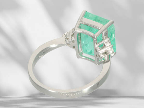 Ring: emerald/brilliant-cut diamond gold ring, large emerald… - фото 5