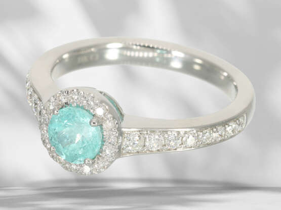 Ring: modern brilliant-cut diamond ring with rare Paraiba to… - фото 2