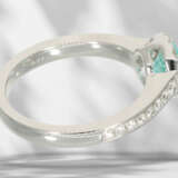 Ring: modern brilliant-cut diamond ring with rare Paraiba to… - фото 5