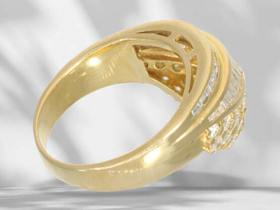 Ring: moderner und sehr attraktiver Diamant/Brillant-Goldsch… - Foto 7
