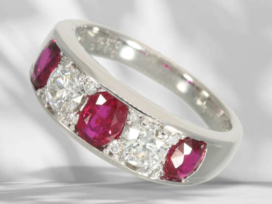 Ring: precious platinum ring with rubies and brilliant-cut d… - photo 1