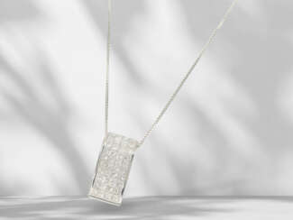 Chain/pendant: fine white gold chain with high-quality diamo…