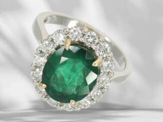 Ring: beautiful handmade emerald/brilliant flower ring, deep…