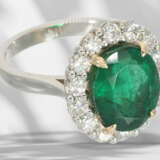 Ring: schöner, handgefertigter Smaragd/Brillant-Blütenring, … - Foto 2