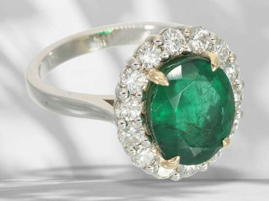 Ring: schöner, handgefertigter Smaragd/Brillant-Blütenring, … - Foto 2
