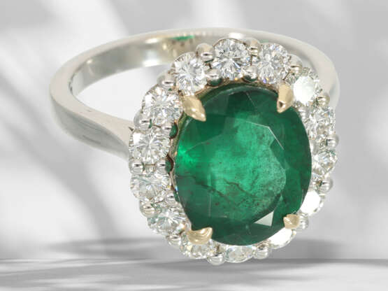 Ring: schöner, handgefertigter Smaragd/Brillant-Blütenring, … - Foto 3