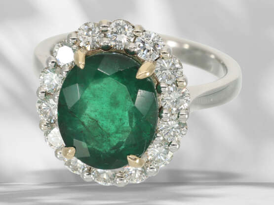 Ring: schöner, handgefertigter Smaragd/Brillant-Blütenring, … - Foto 5