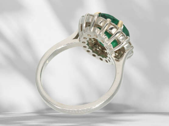 Ring: schöner, handgefertigter Smaragd/Brillant-Blütenring, … - Foto 7