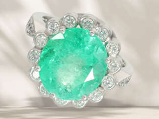 Ring: precious emerald/brilliant-cut diamond goldsmith's flo…