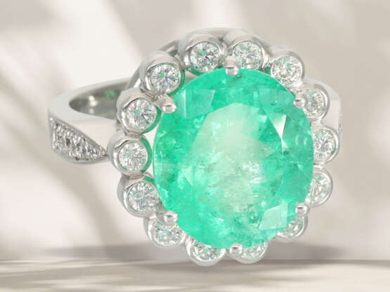 Ring: wertvoller Smaragd/Brillant-Goldschmiede-Blütenring mi… - Foto 3