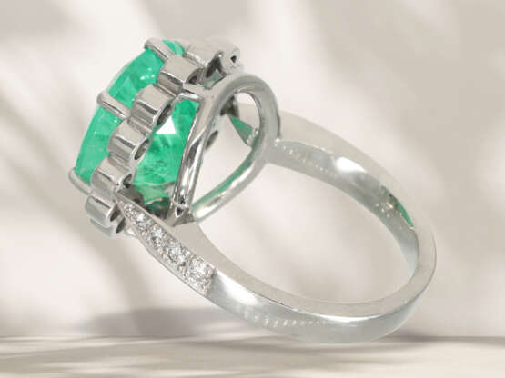 Ring: wertvoller Smaragd/Brillant-Goldschmiede-Blütenring mi… - Foto 4