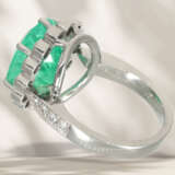 Ring: wertvoller Smaragd/Brillant-Goldschmiede-Blütenring mi… - Foto 4
