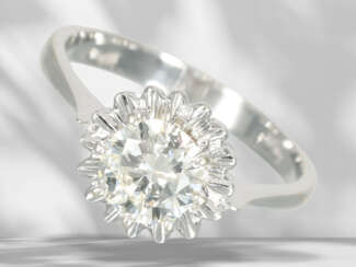 White gold solitaire/brilliant-cut diamond ring, fine brilli…
