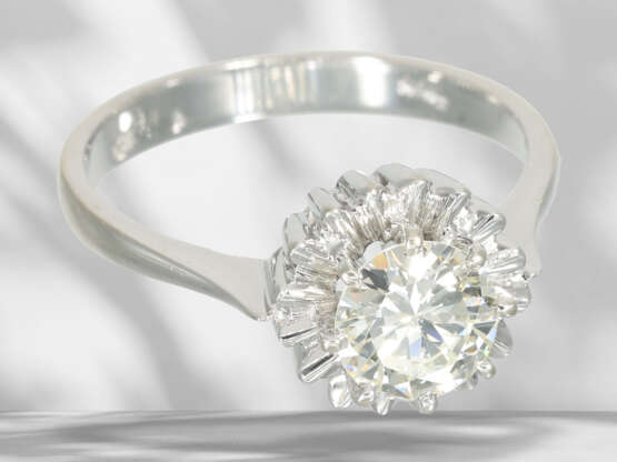 White gold solitaire/brilliant-cut diamond ring, fine brilli… - photo 2