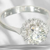 White gold solitaire/brilliant-cut diamond ring, fine brilli… - photo 2