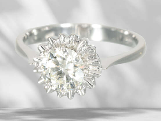 White gold solitaire/brilliant-cut diamond ring, fine brilli… - photo 4