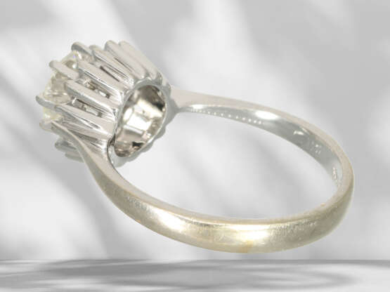 White gold solitaire/brilliant-cut diamond ring, fine brilli… - photo 5