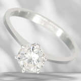 White gold vintage solitaire brilliant-cut diamond gold ring… - photo 1
