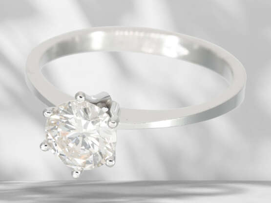 White gold vintage solitaire brilliant-cut diamond gold ring… - photo 2