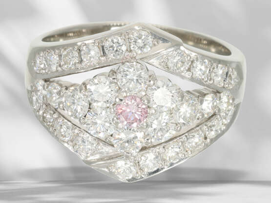 Ring: modern platinum ring set with fine brilliant-cut diamo… - photo 4